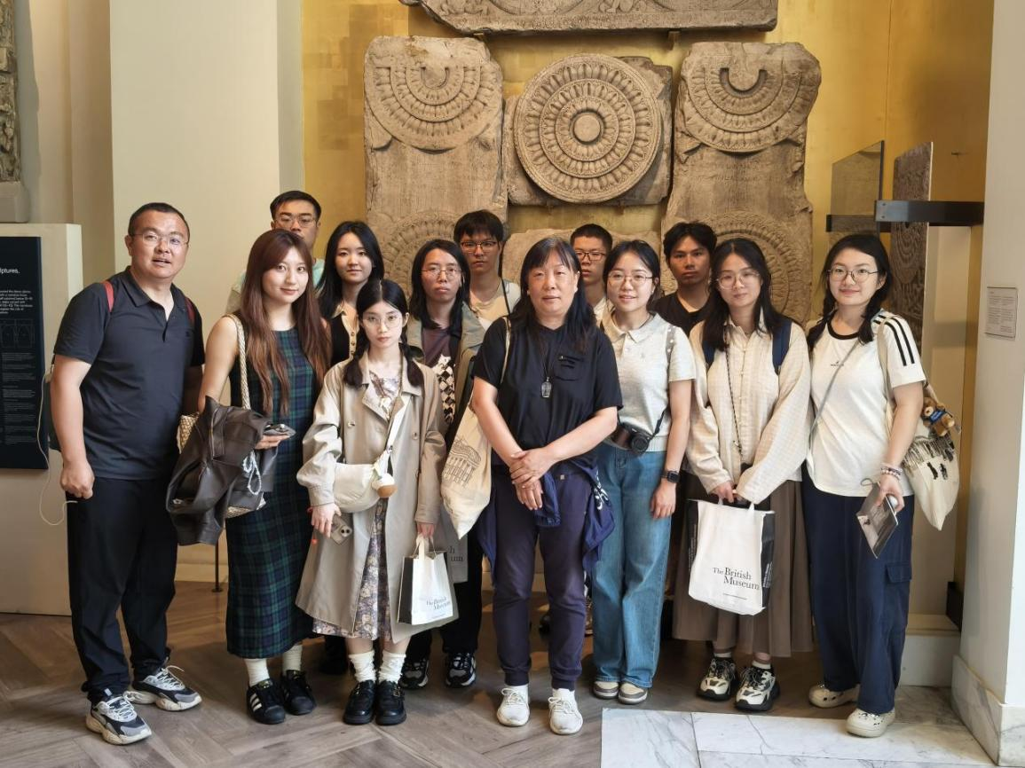 图 4 与李翎老师合照.png